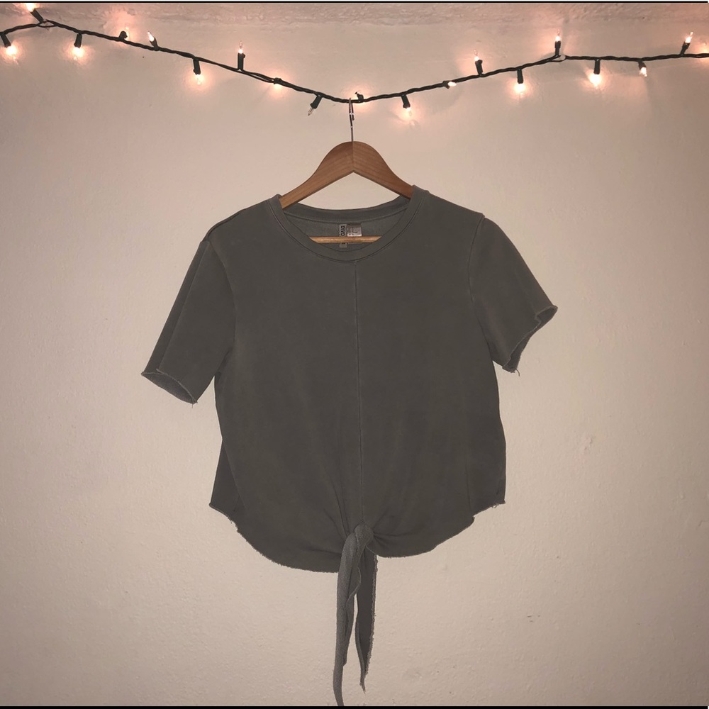 Gray knot shirt 🖤